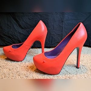 Taylor Says Red Devil Heels
